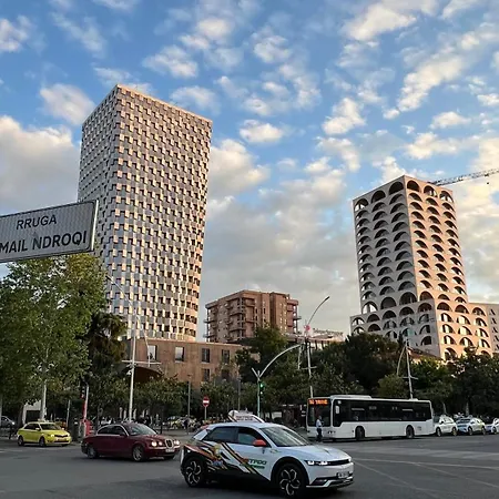Apartamento T Tirana